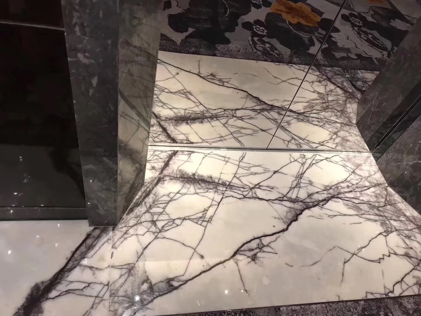 How to deal with white marble that infiltrates besmirch？